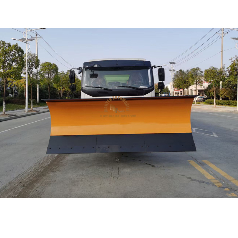 washing truck with pressure washer