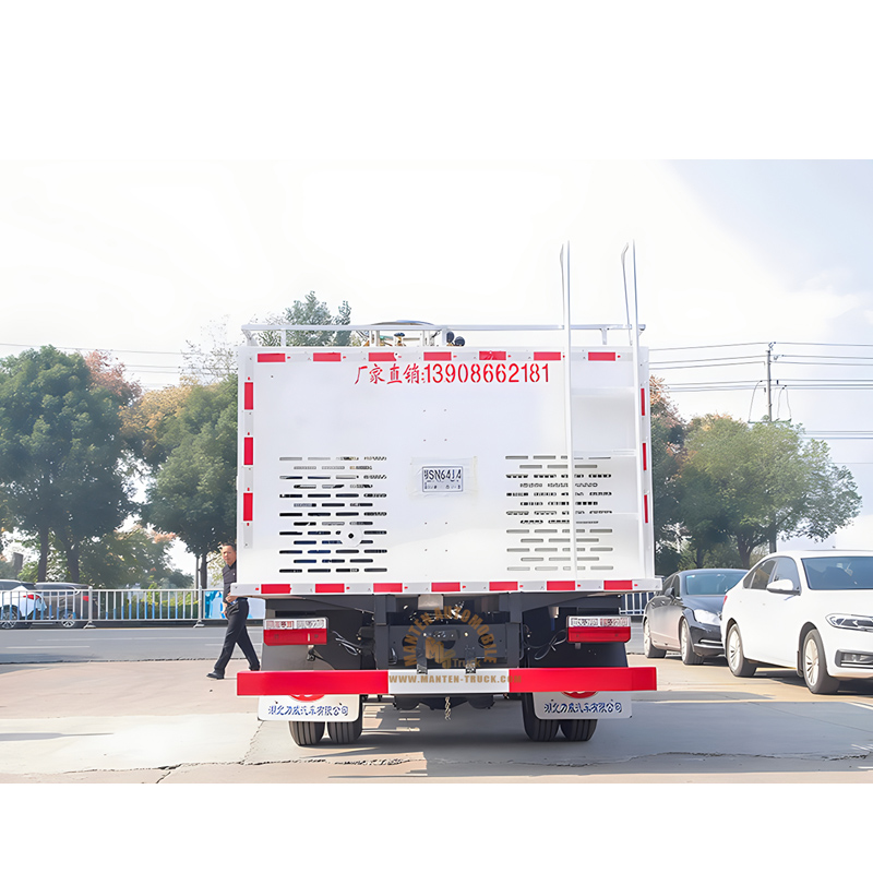 live fish transport truck