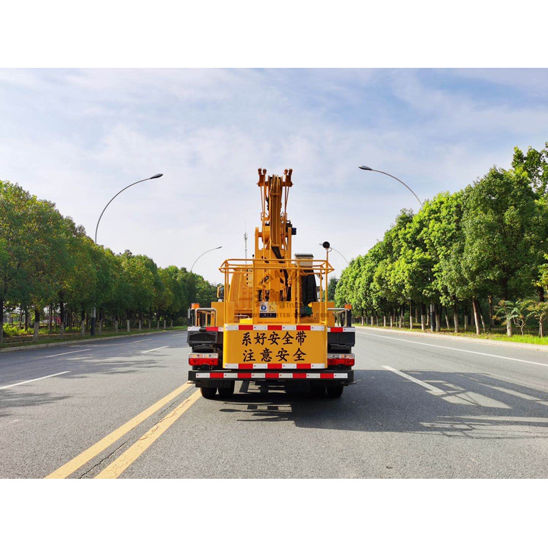 articulating platform fire truck