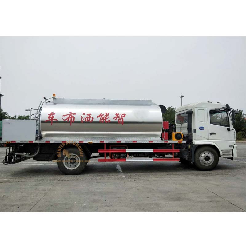 asphalt sprayer truck