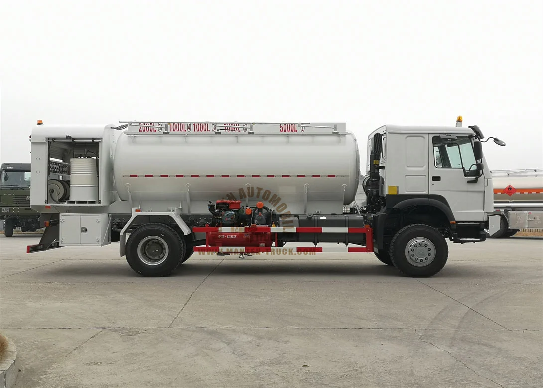 sinotruck howo 4 4 maintenance truck 2