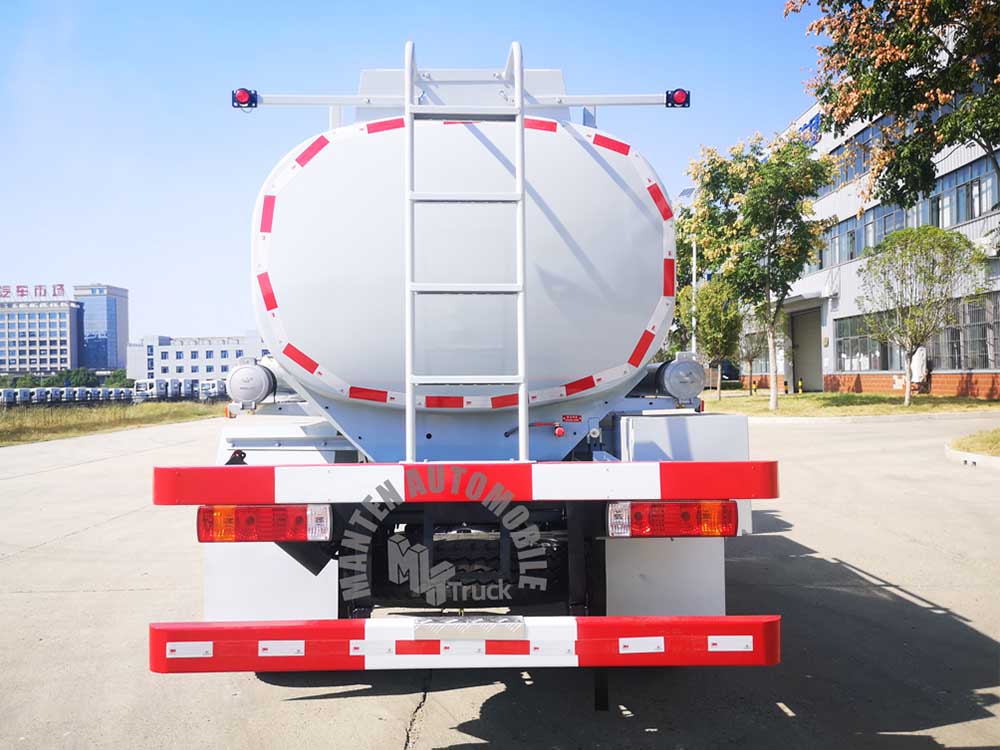 Safe_Driving_and_Protection_of_Oil_Tanker_Trucks：Ensuring_Transport_Safety_and_Preventing_Potential_Risks-3.jpg